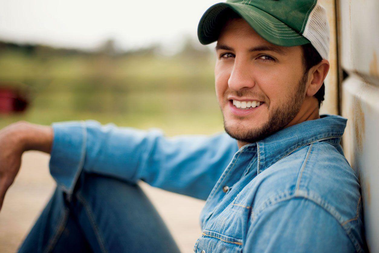 Male Country Singer Wallpaper