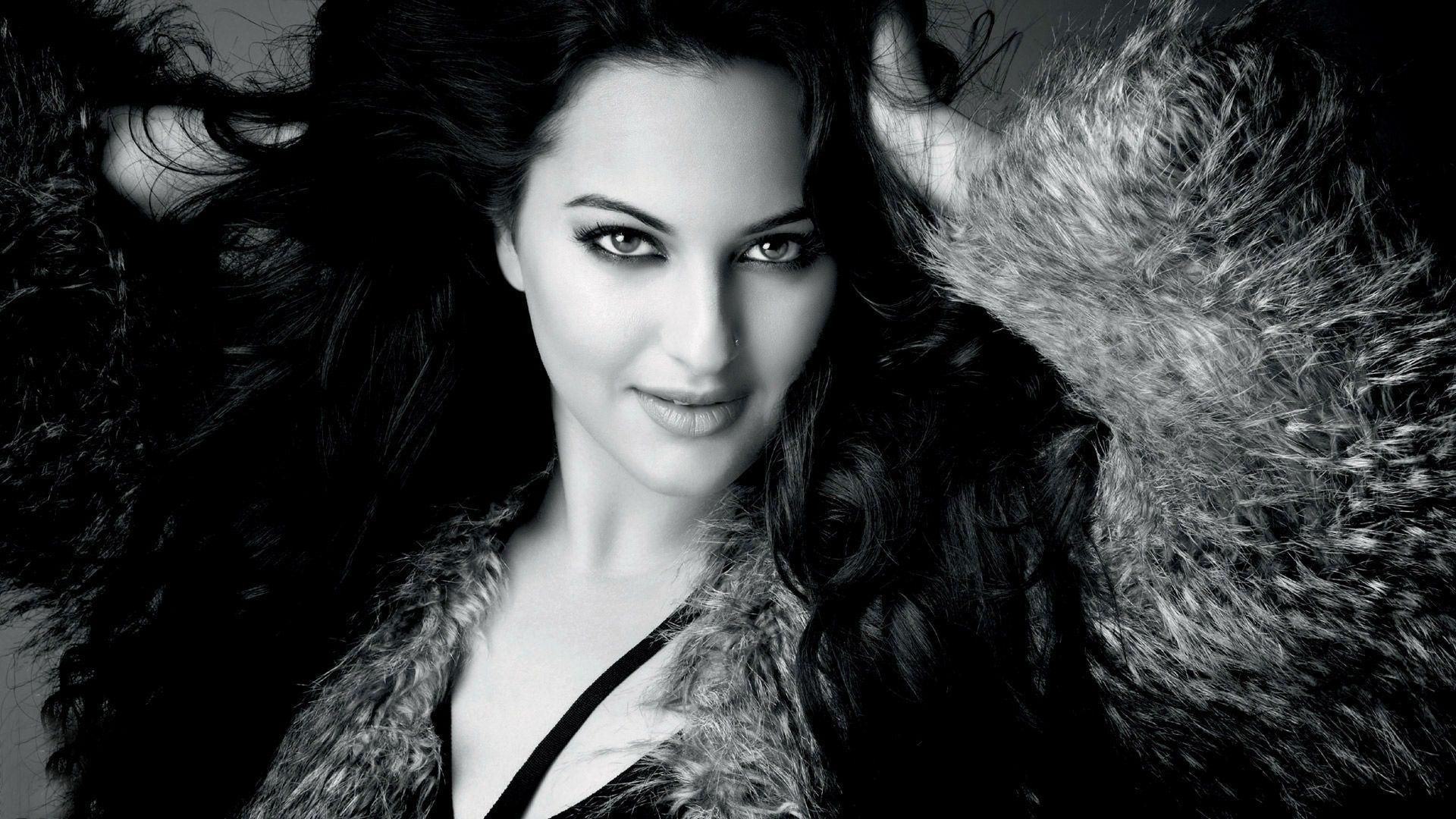 Sonakshi Sinha Wallpaper High Resolution and Quality Download