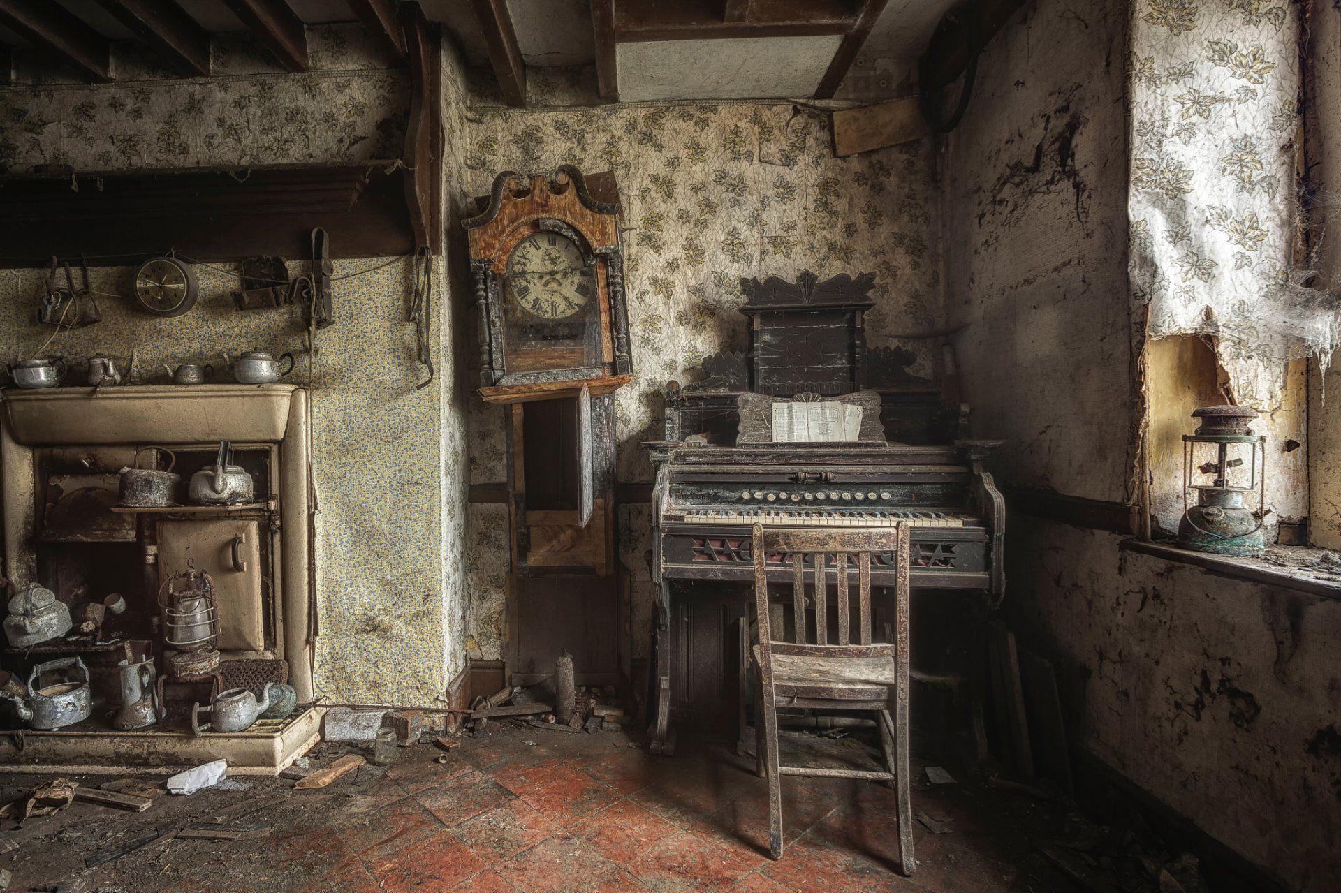 room old house waste things abandonment HD wallpaper