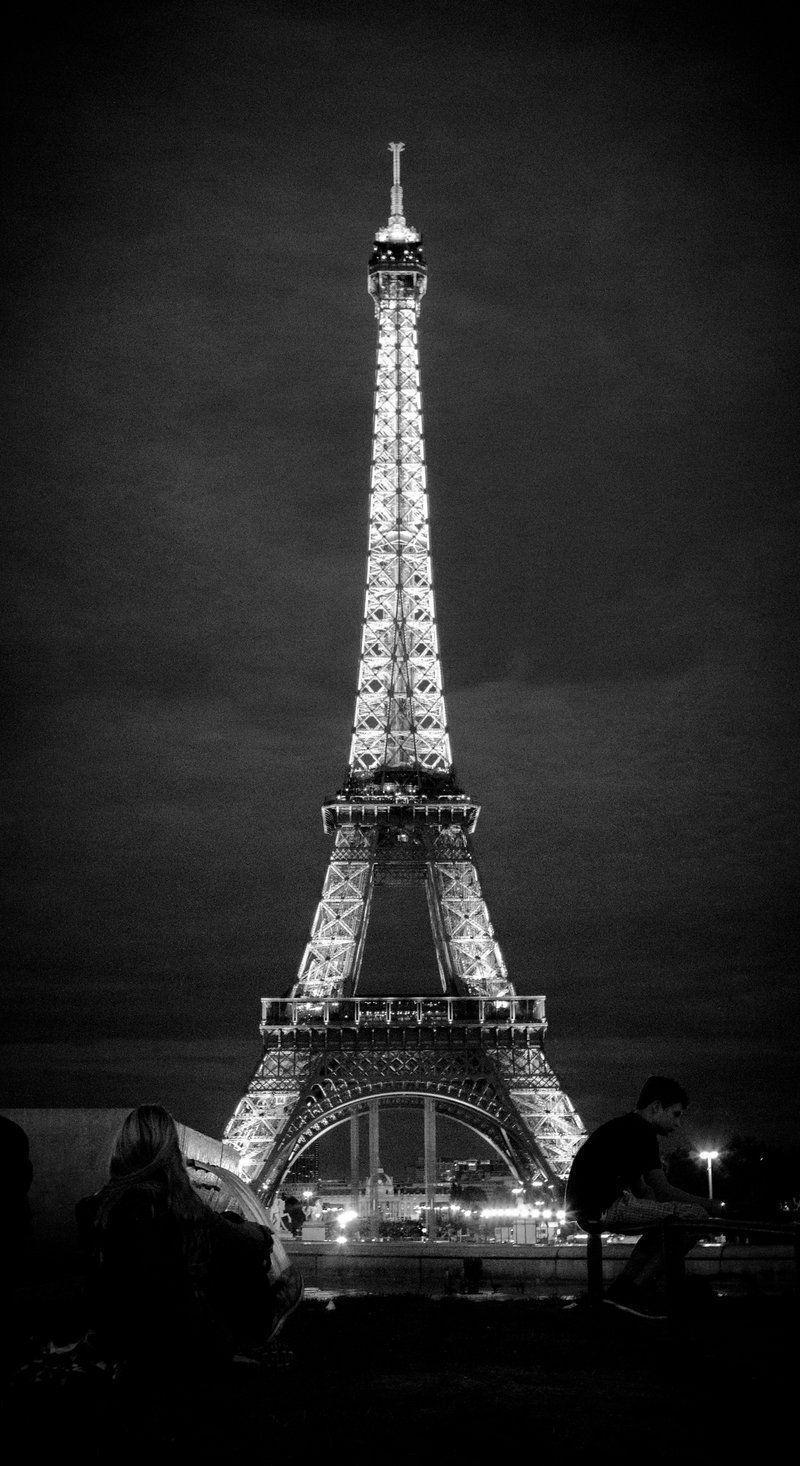 eiffel tower at night black and white