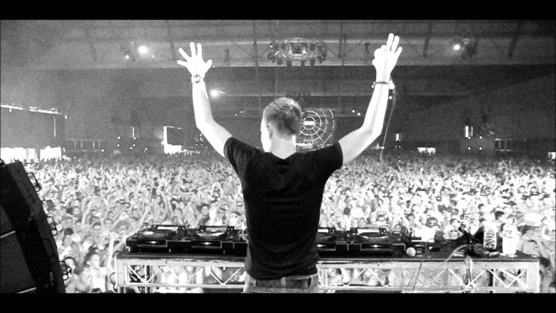 Fedde le Grand & Nicky Romero vs. W&W & Ummet Ozcan Sparks