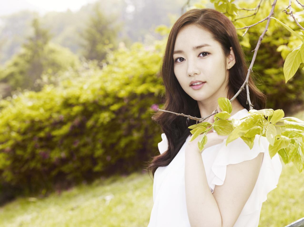 Park Min Young Will Not Join Doctor Stranger, Is Looking Through