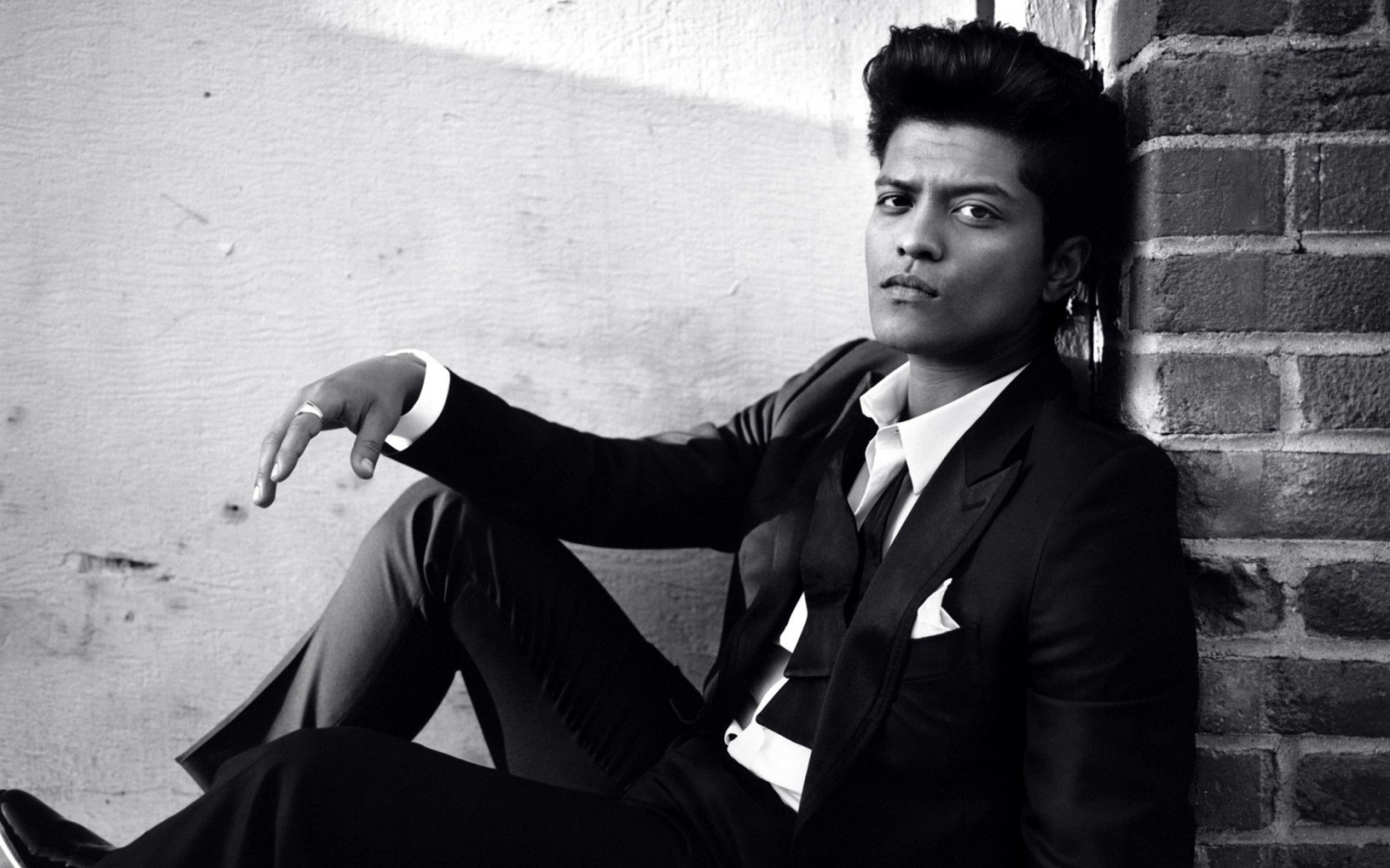 Bruno Mars HD Wallpaper