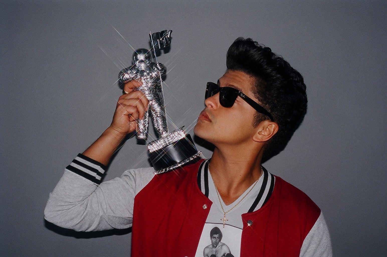 Uyu munsi Bruno Mars yujuje imyaka 29 y'amavuko YE