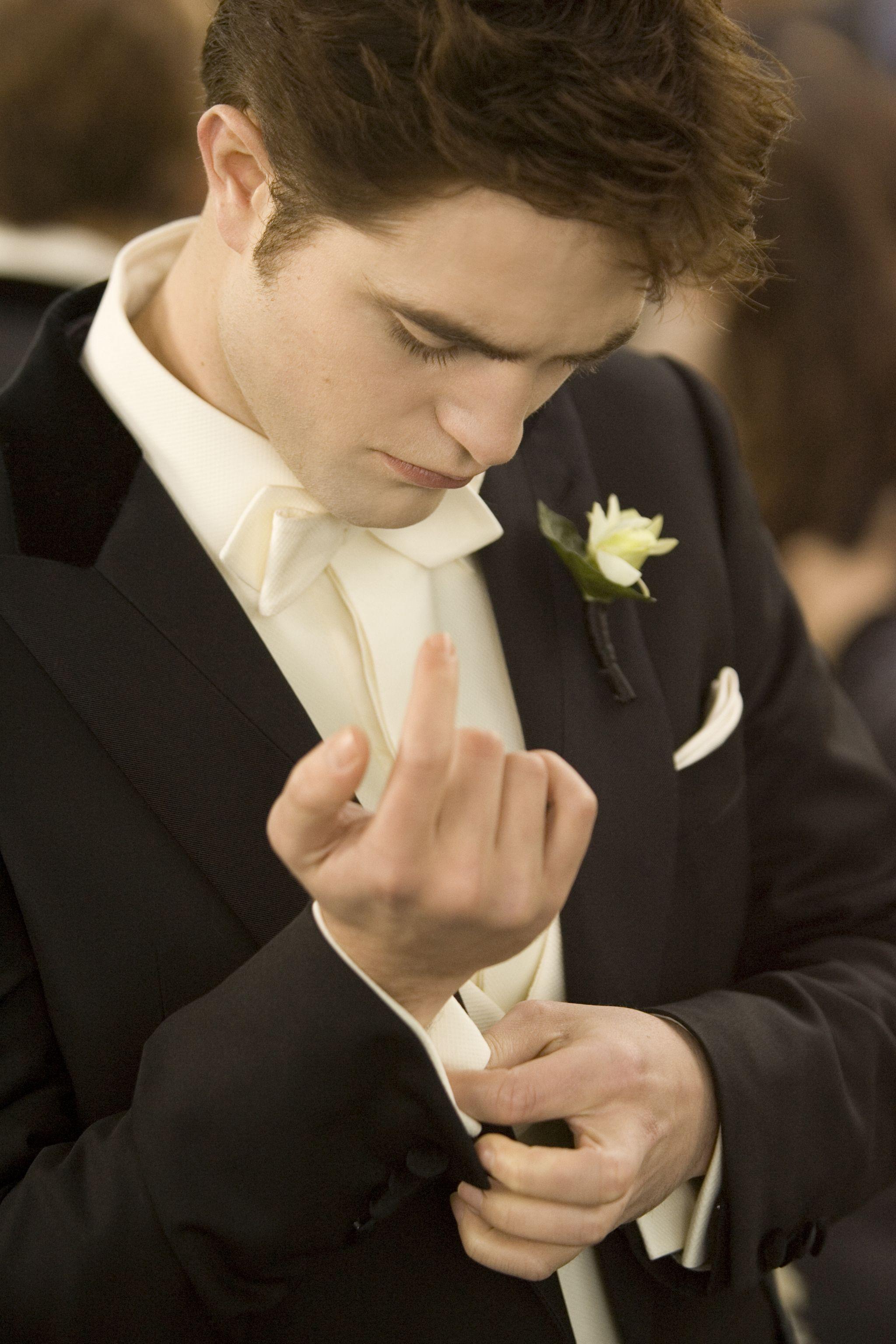 Breaking Dawn Stills with Edward Cullen Now in UHQ. Thinking
