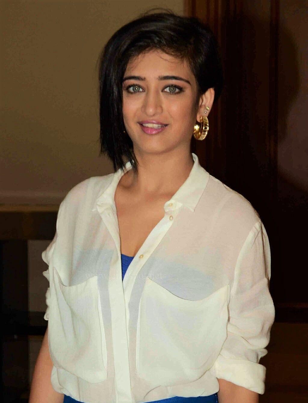 Free Akshara Wallpaper, Akshara Wallpaper Download - WallpaperUse - 1