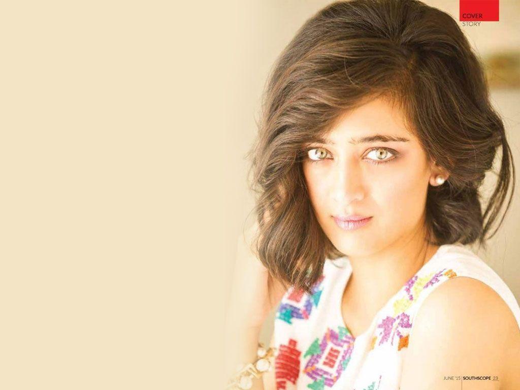 Akshara Haasan Wallpaper. Akshara Haasan HD Wallpaper