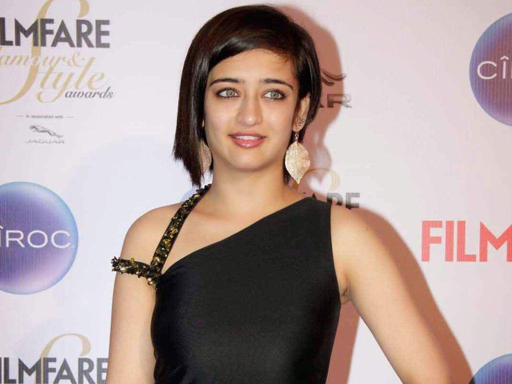 Akshara Haasan Wallpaper. Akshara Haasan HD Wallpaper