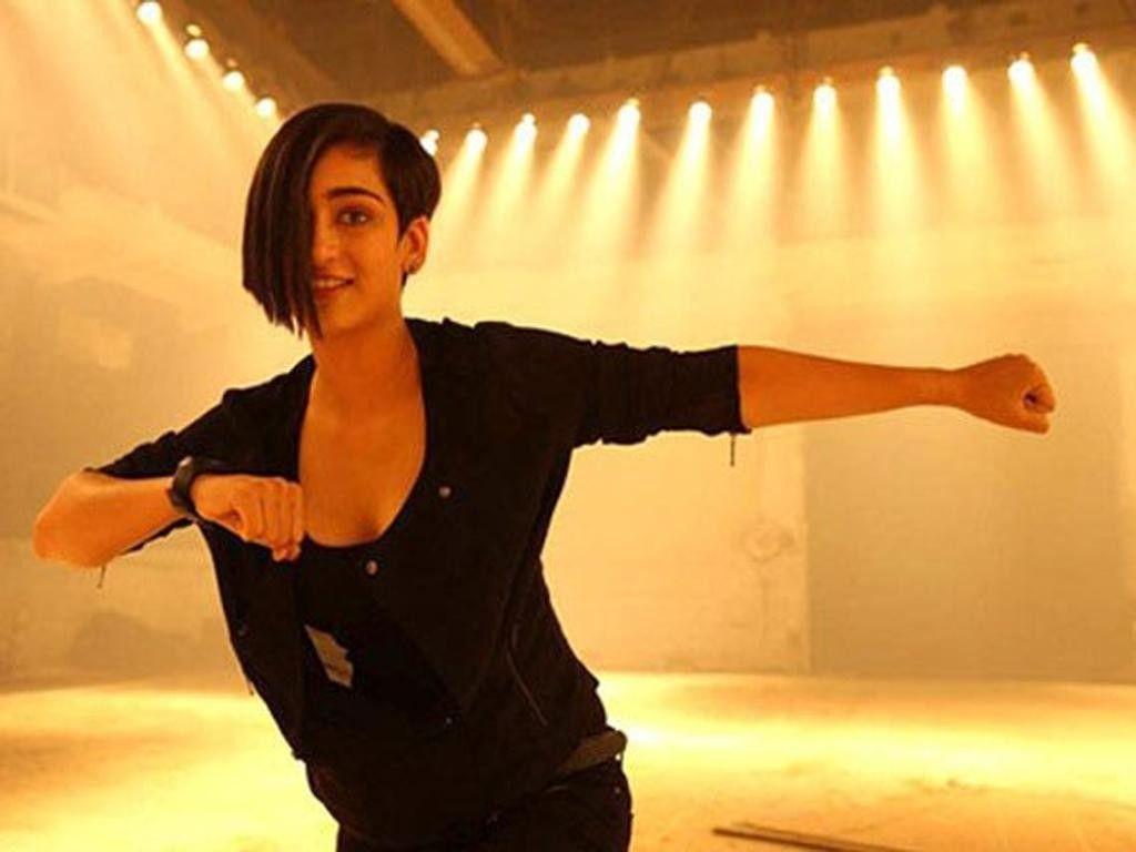 Akshara Haasan Beautiful HD Wallpaper 2015
