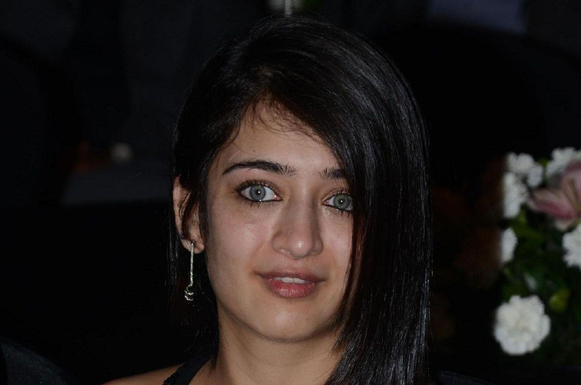 Akshara Haasan Wallpapers - Wallpaper Cave