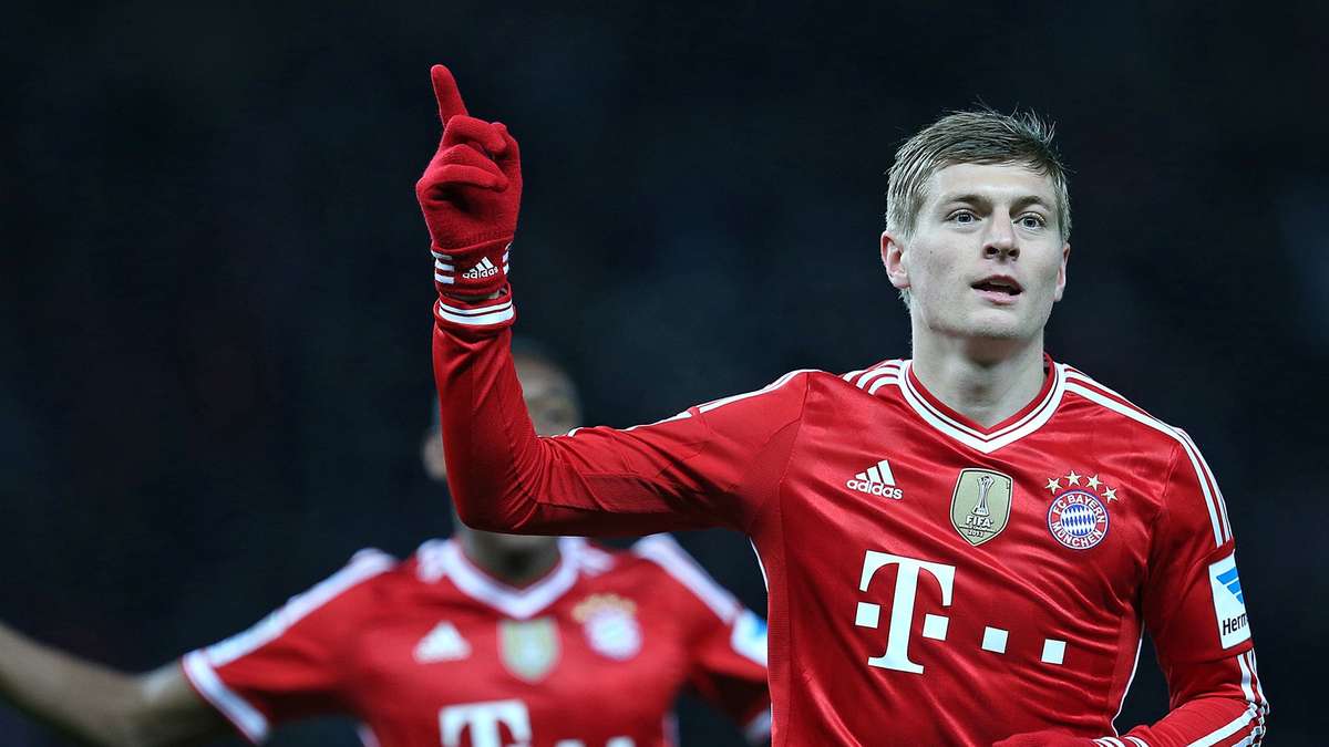 Latest Wallpaper Gallery of Football Players