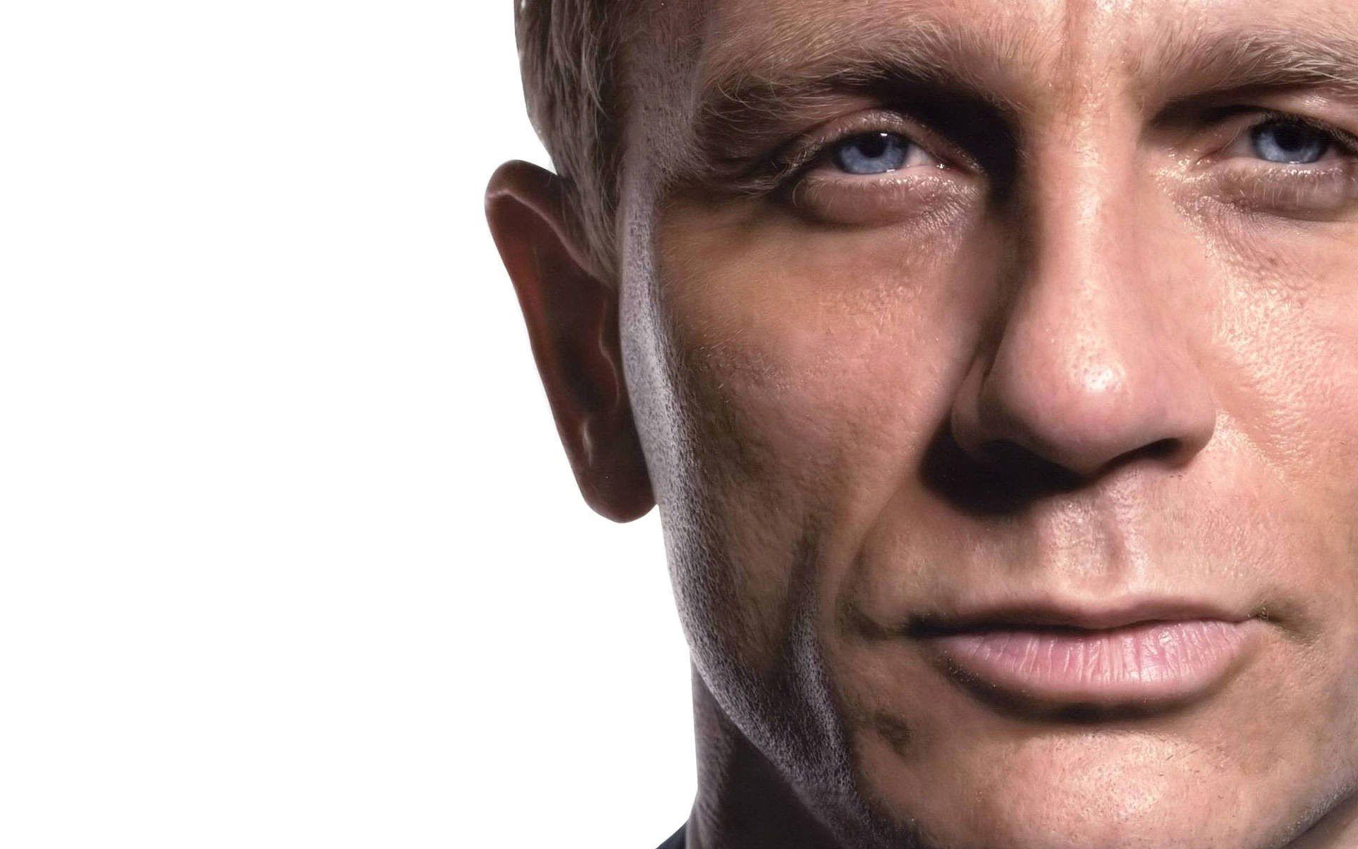 Daniel Craig Wallpaper High Resolution and Quality Download
