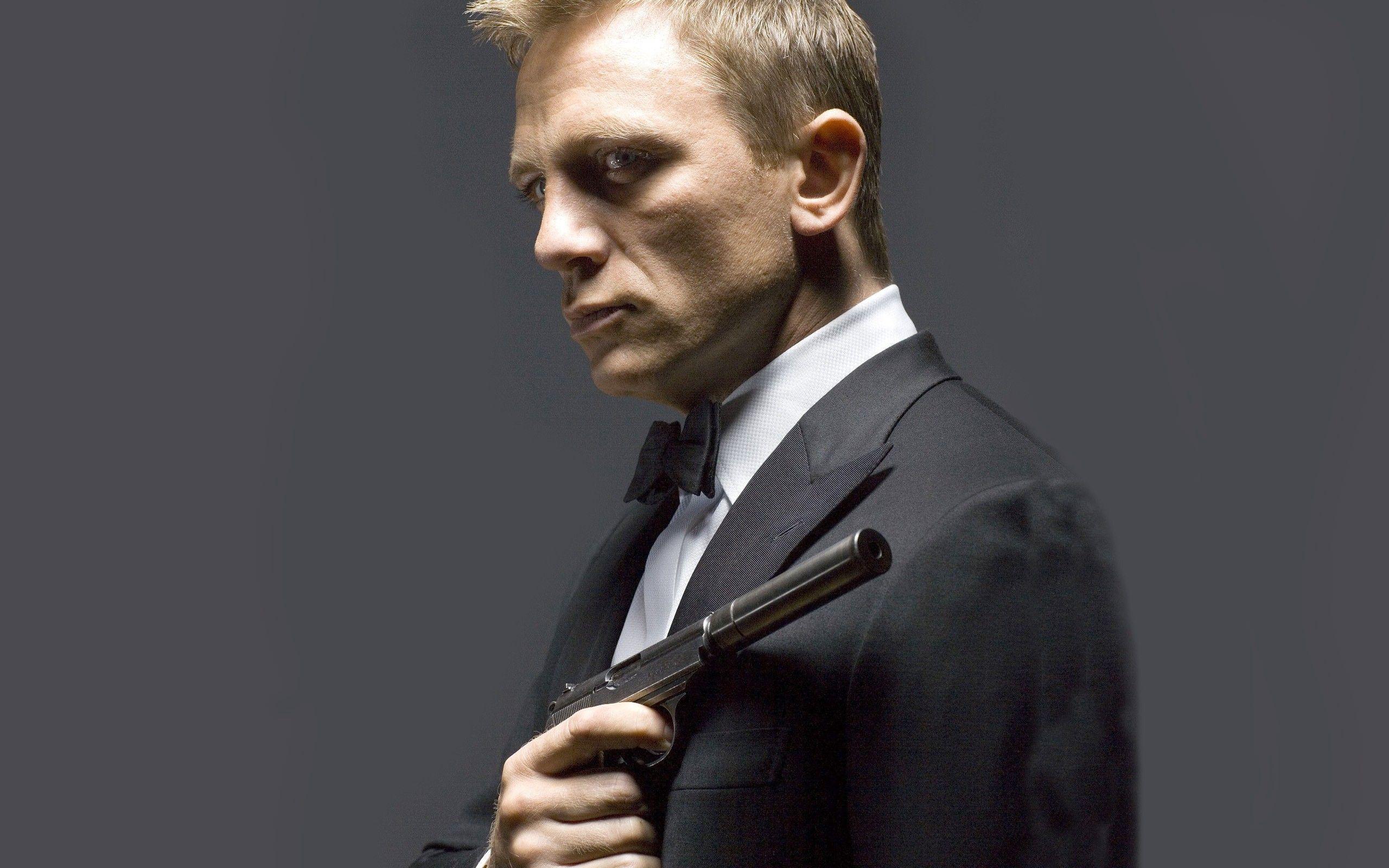 Daniel Craig Wallpaper Free Download HD Hollywood Celebrities Image