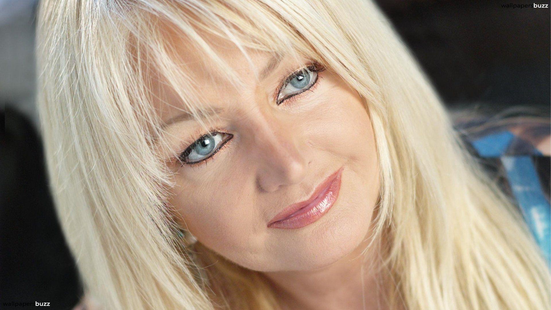 Bonnie's Tyler's blue eyes HD Wallpaper