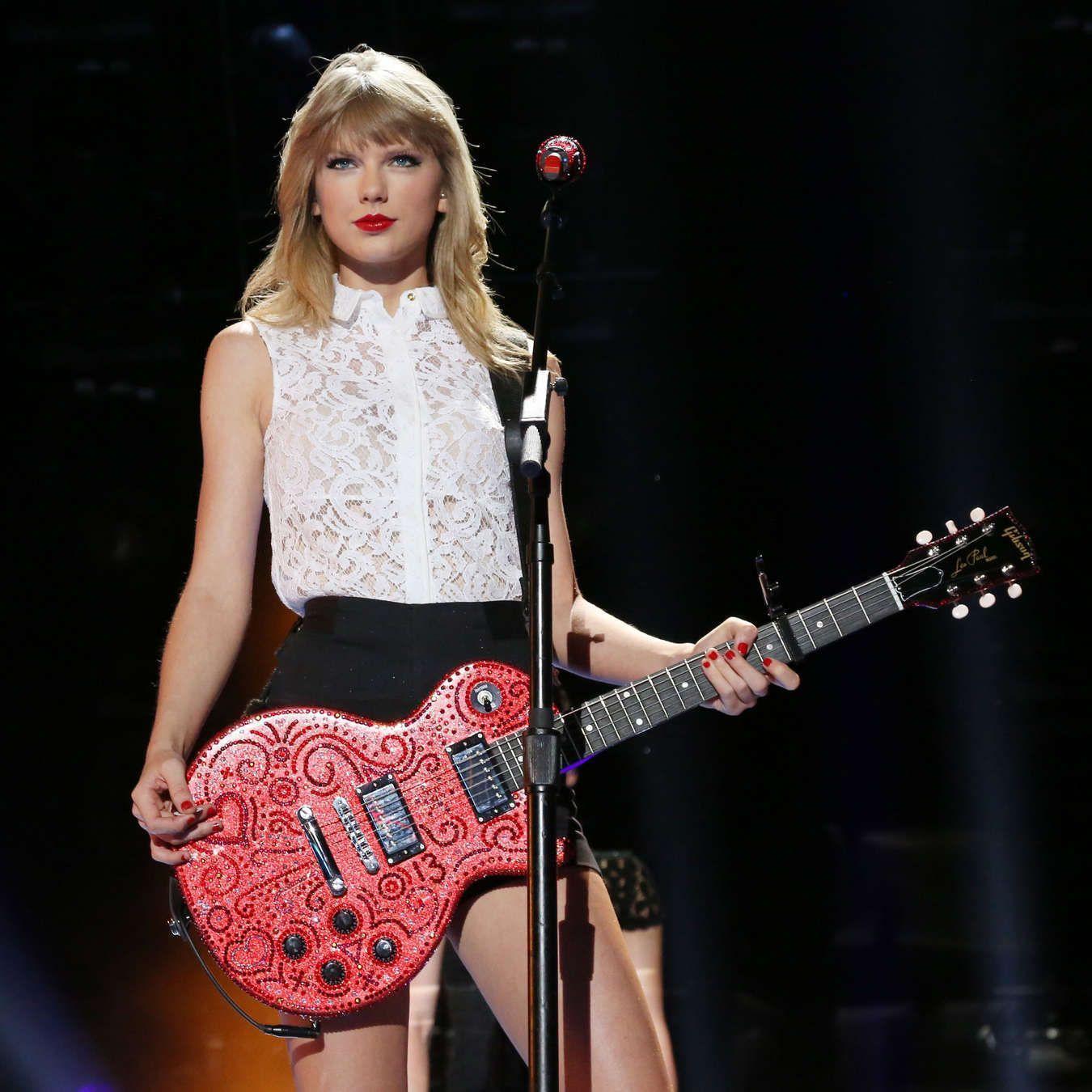 Taylor Swift at 2013 CMA Music Festival Day 1 -26