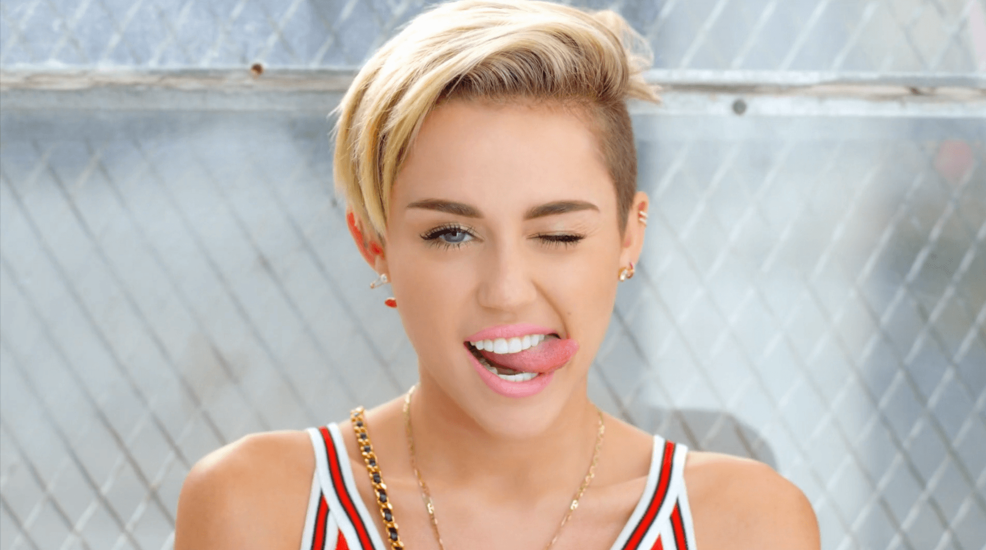 Miley Cyrus HD Wallpaper