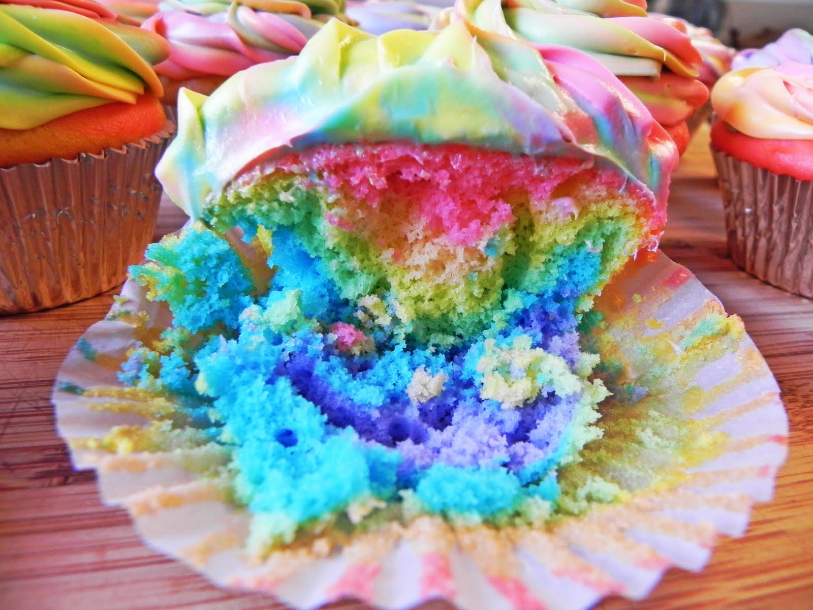 Delightfully Dowling: Mangia Mondays 3: Easy Tie Dye Cupcakes