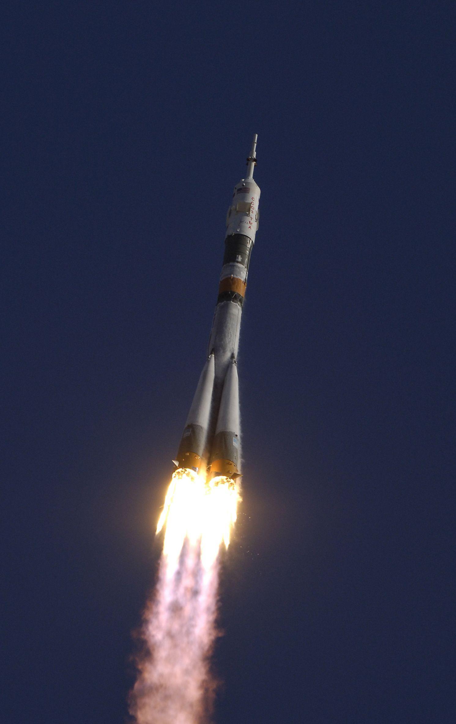 Expedition 14 Heads to Station