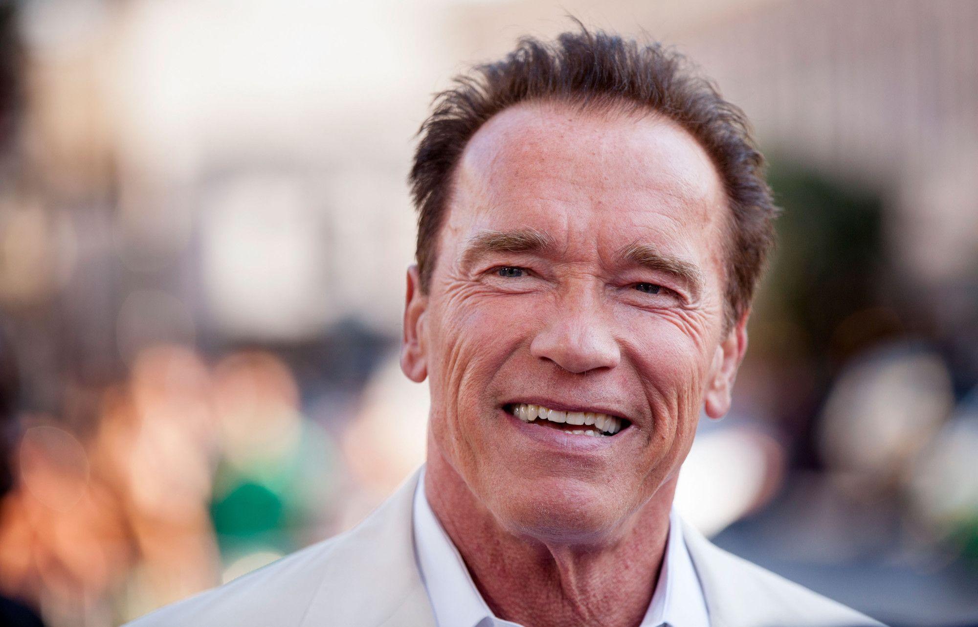 Arnold Schwarzenegger Wallpaper Image Photo Picture Background