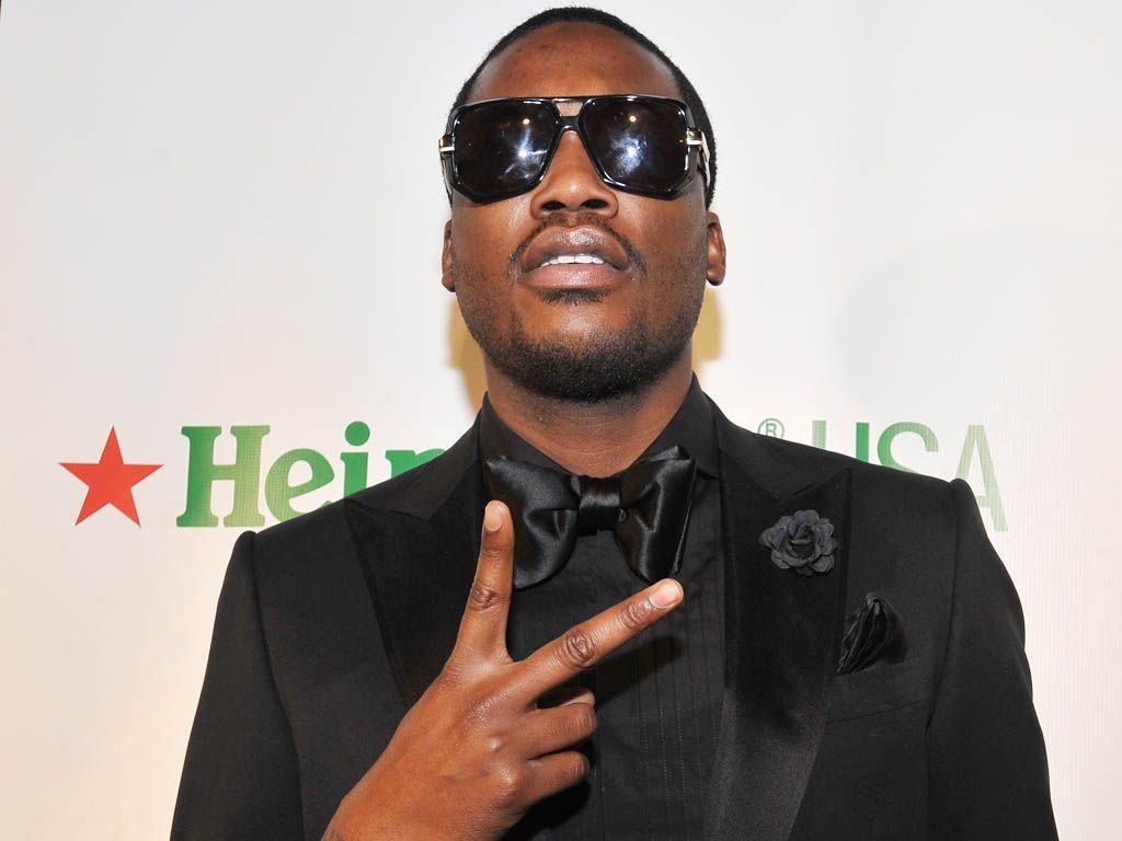Meek Mill Throws In The Towel, Gives Up On Drake Beef