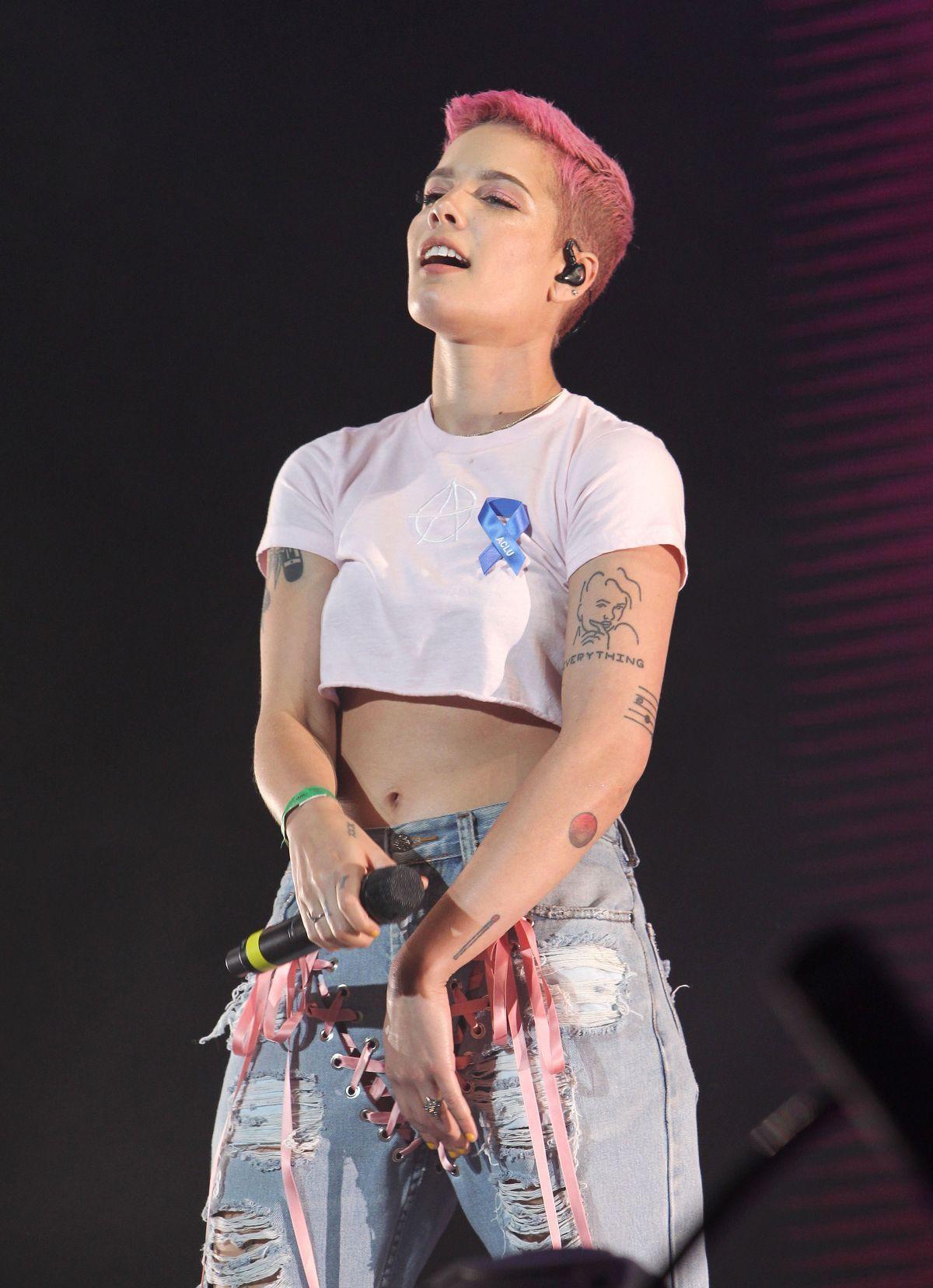 HALSEY Performs At ACLU Benefit Concert In Los Angeles 04 03 2017