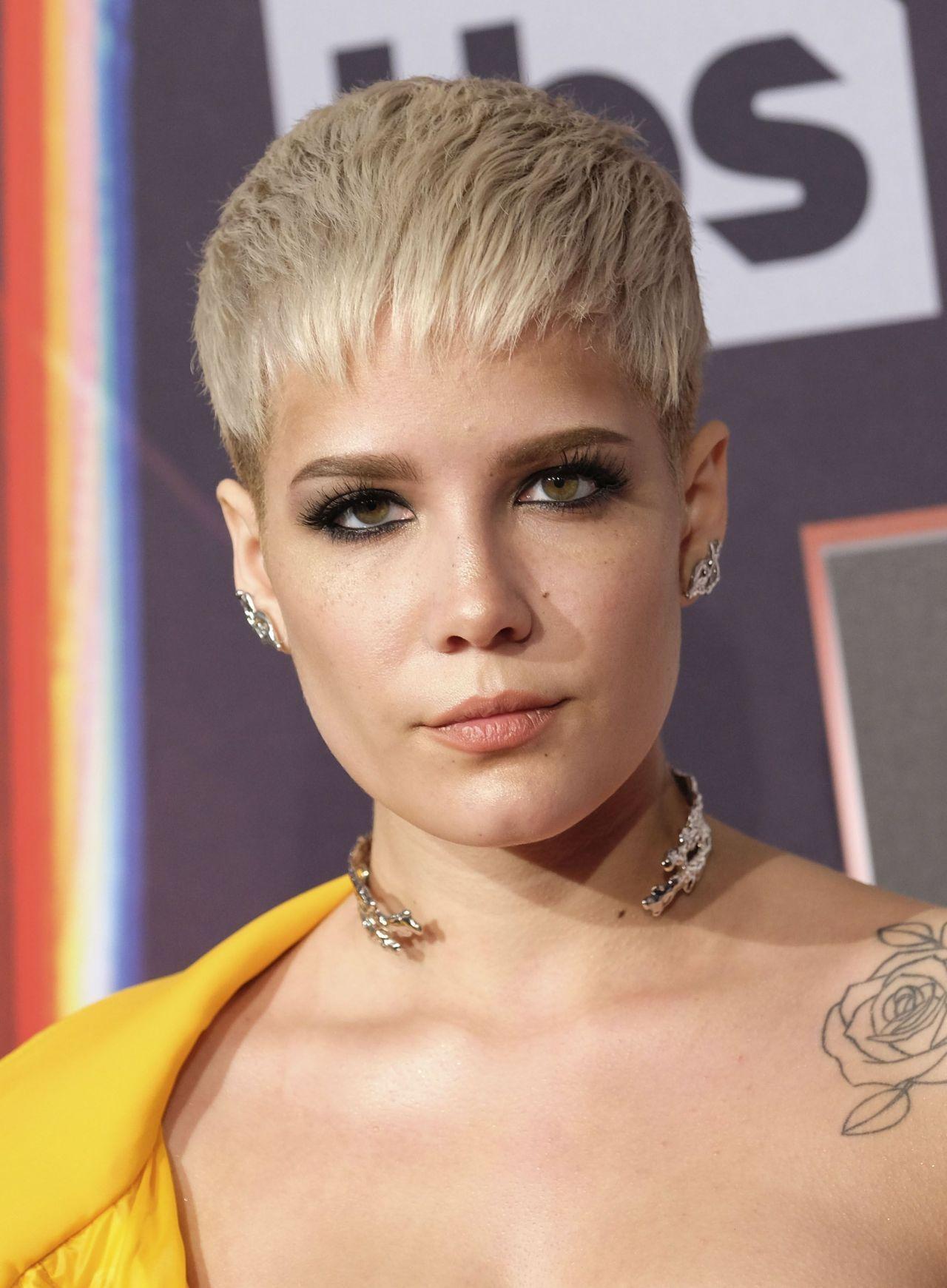 Halsey At The 2017 IHeartRadio Music Awards In Inglewood 3 5 2017