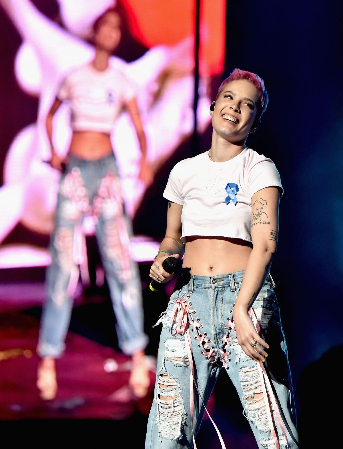 HALSEY Performs At ACLU Benefit Concert In Los Angeles 04 03 2017