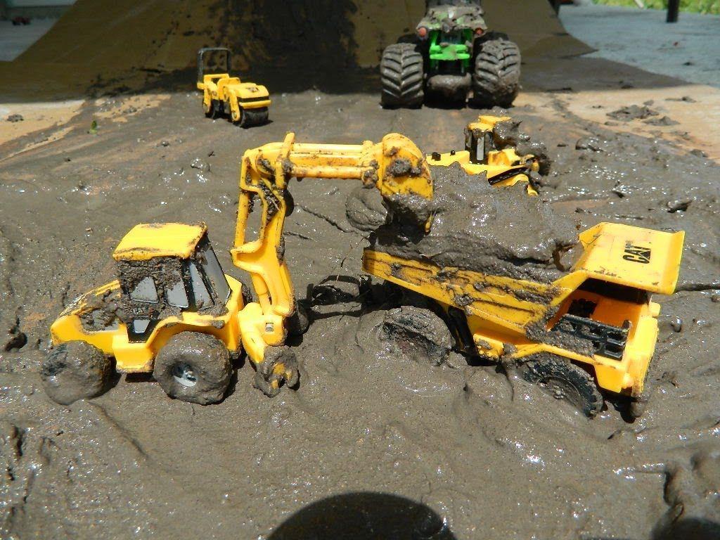 Toy Trucks in Mud Construction Trucks