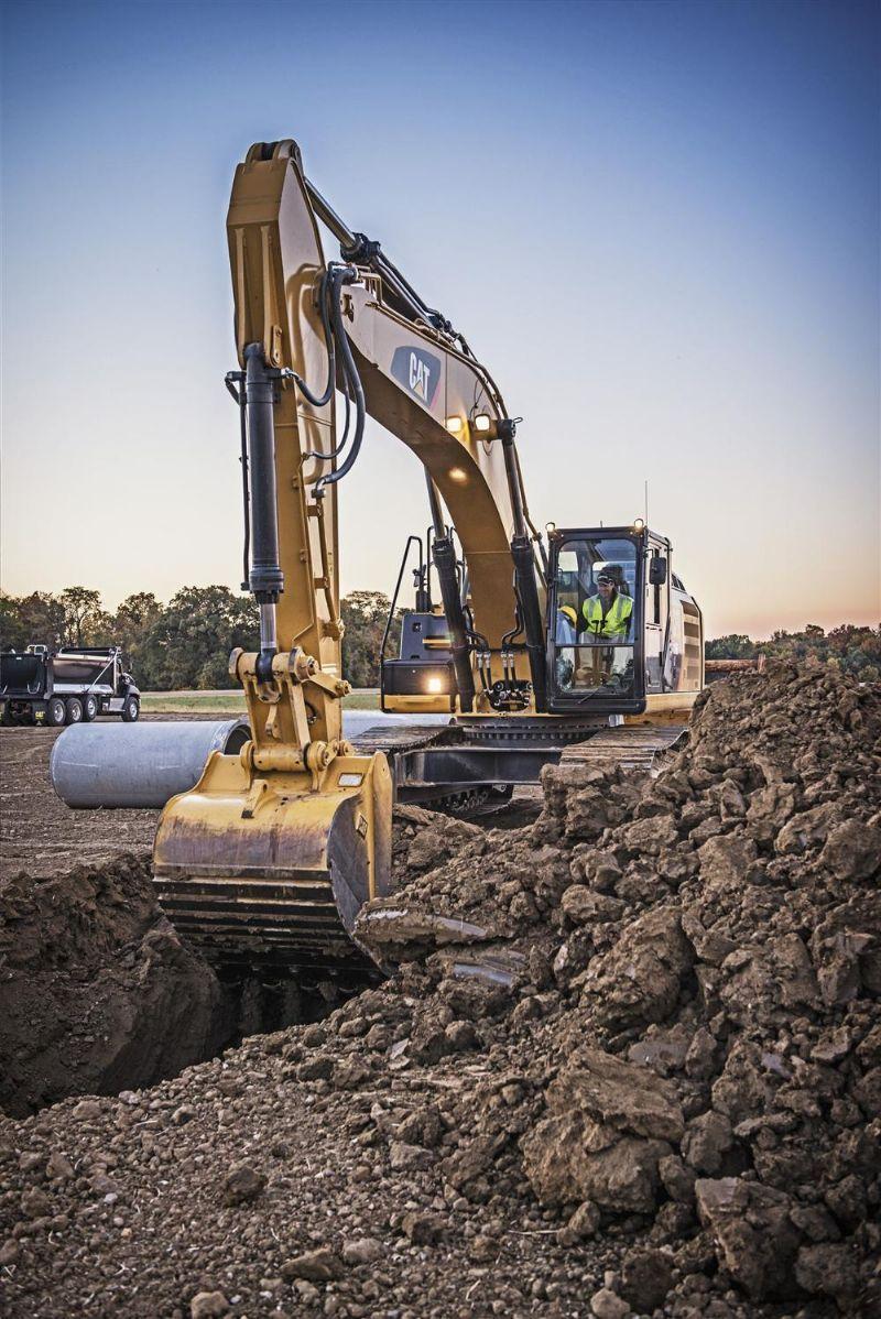 Caterpillar Track Loader. Cat Dystred 988 Cushion Track Loader