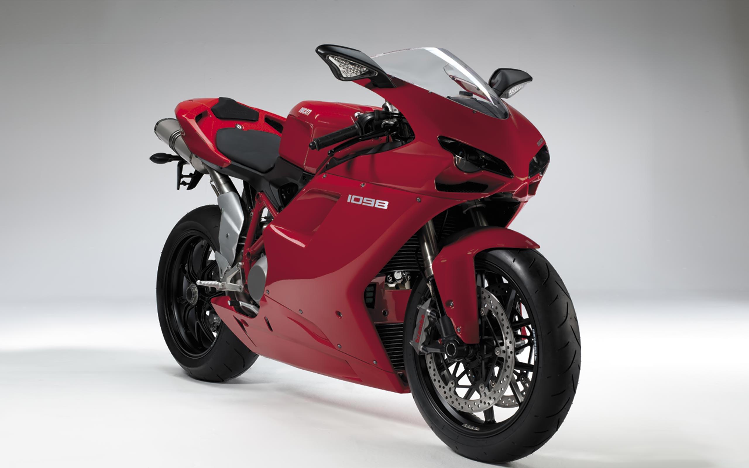 Байк цена в россии. Ducati 1098 2007. Ducati Superbike 1098. Итальянский мотоцикл Дукати. Ducati 1098 красный.
