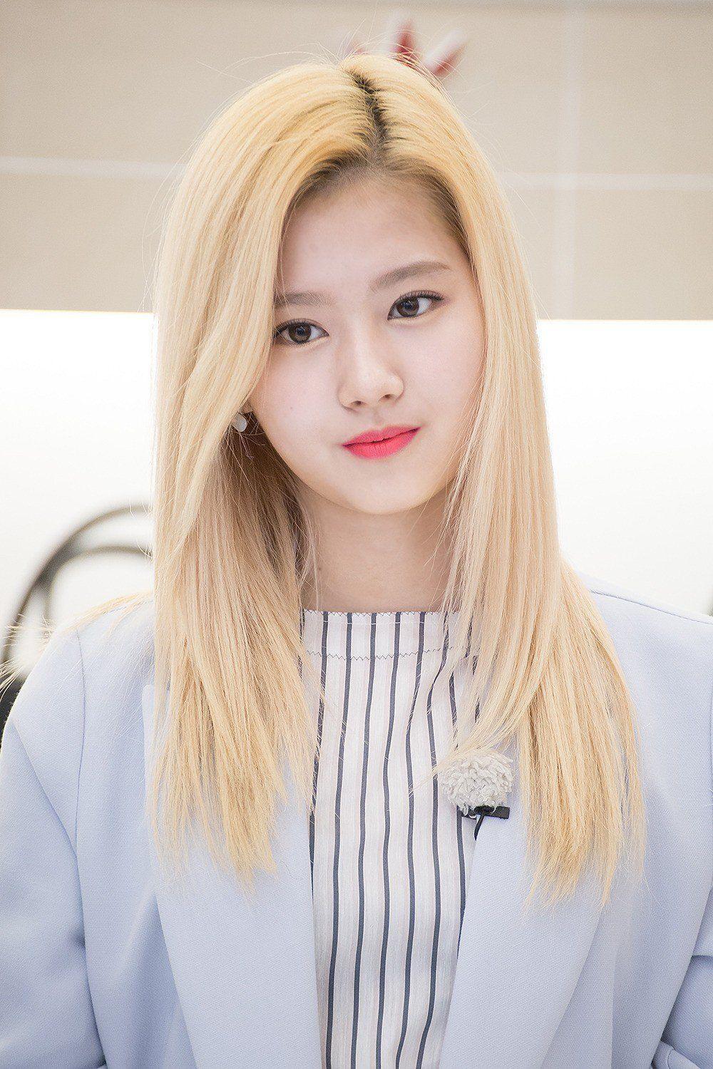 These 26 Hi Res Photo Of TWICE's Sana Prove She's The Visual You