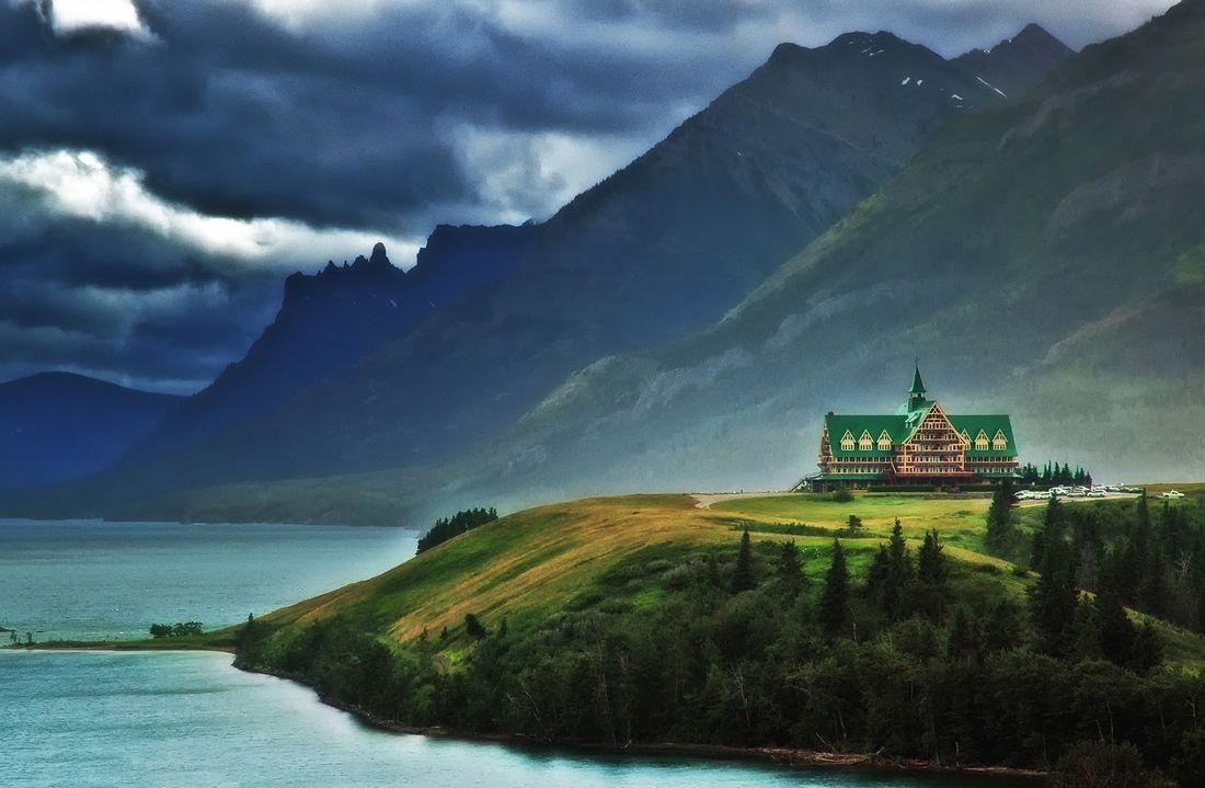 Prince of Wales Hotel, Waterton National Park, Canada. Sunsurfer