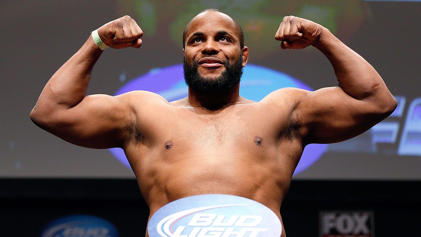 Daniel cormier taille