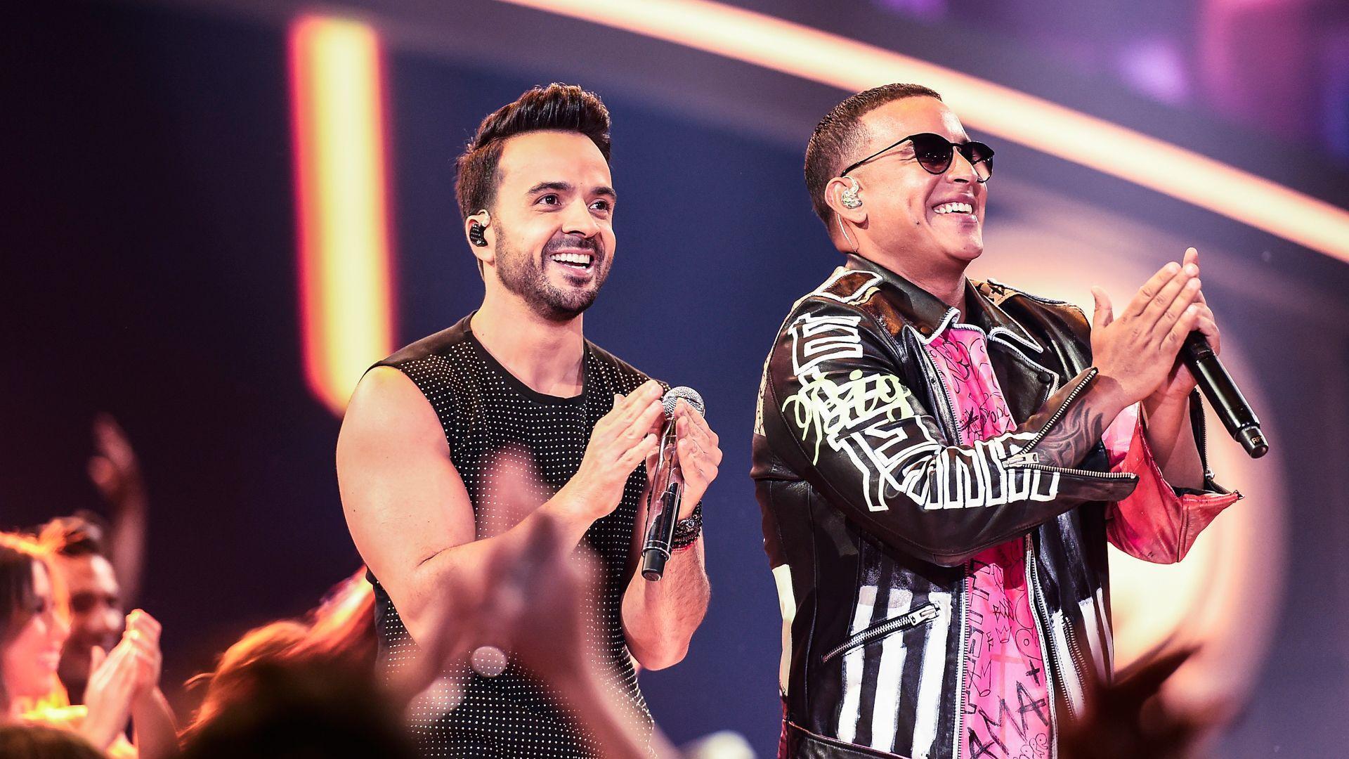 Luis Fonsi y Daddy Yankee cantan 'Despacito' en los Premios