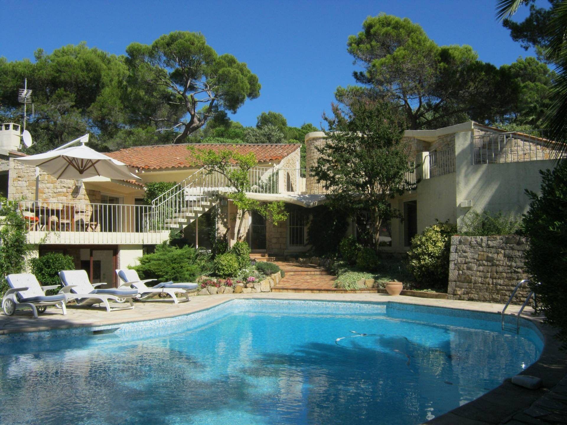 Luxury Bungalow in Mougins with Swimmingpool