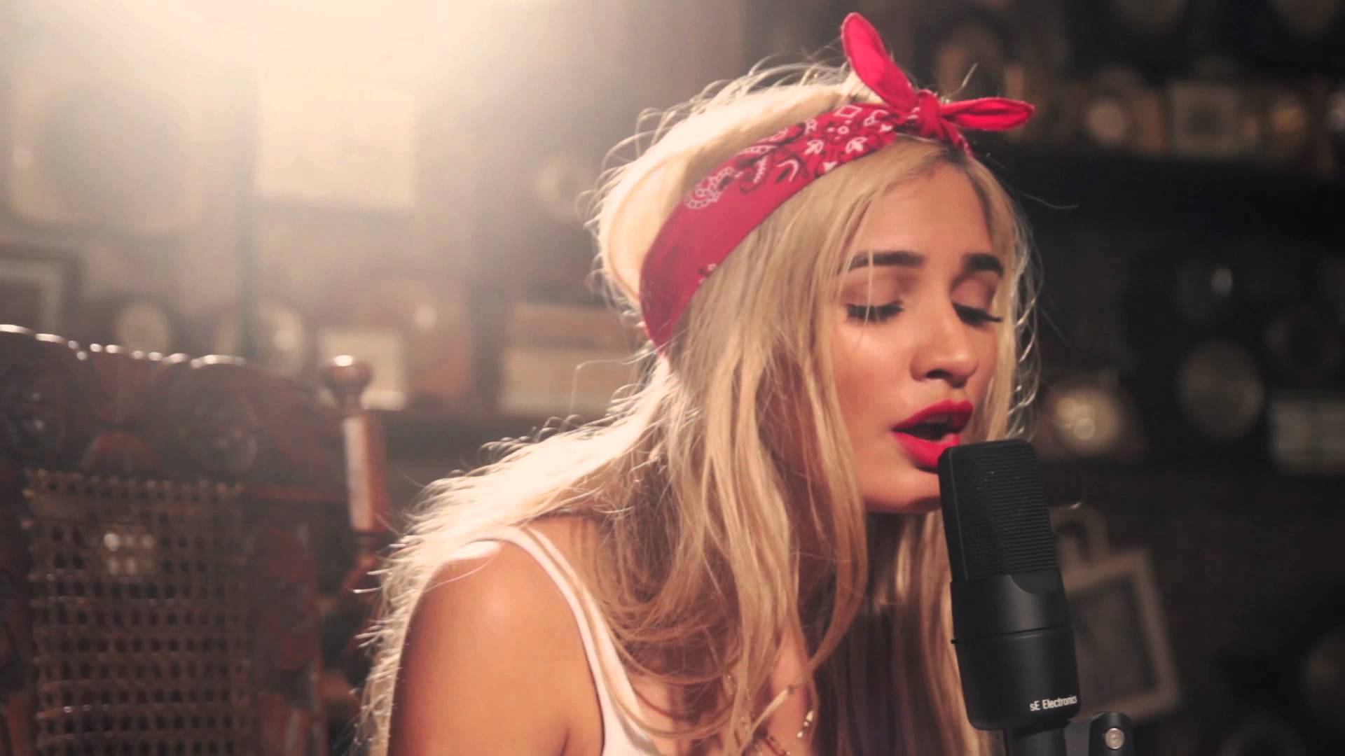 Pia Mia. Red Love (Acoustic) [S9.EP35]: SBTV