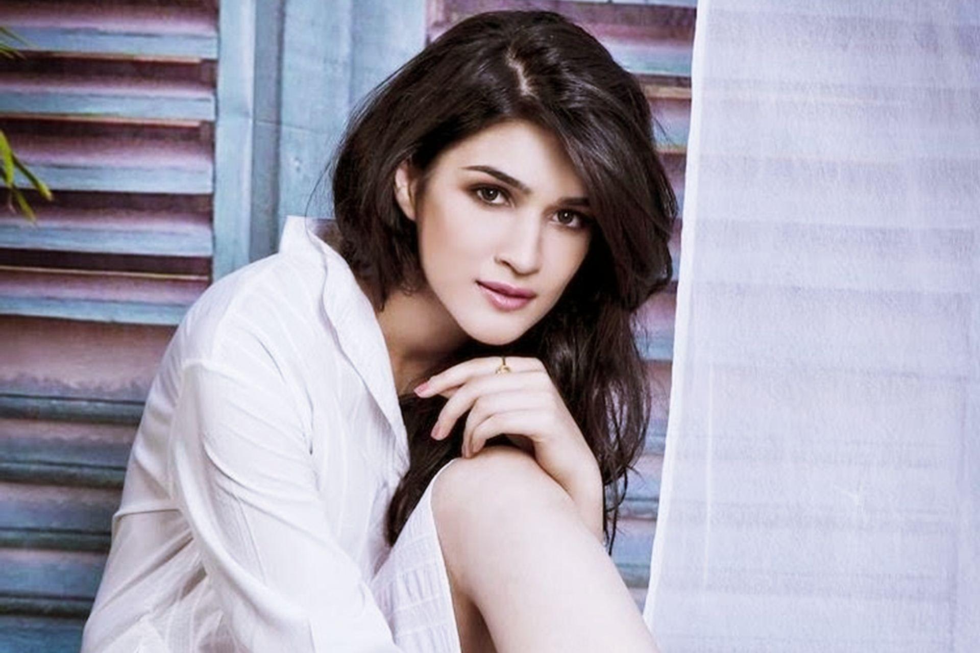Kriti Sanon Beautiful HD Wallpaper 2016