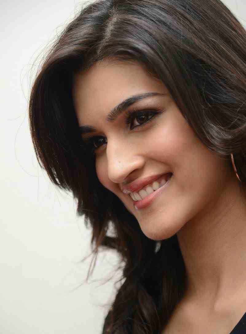 Best Kriti Sanon Wallpaper, HD Image and Hot Pics