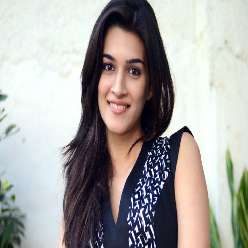 Secret Image Of Hot Kriti Sanon. Real Life Personal Pics
