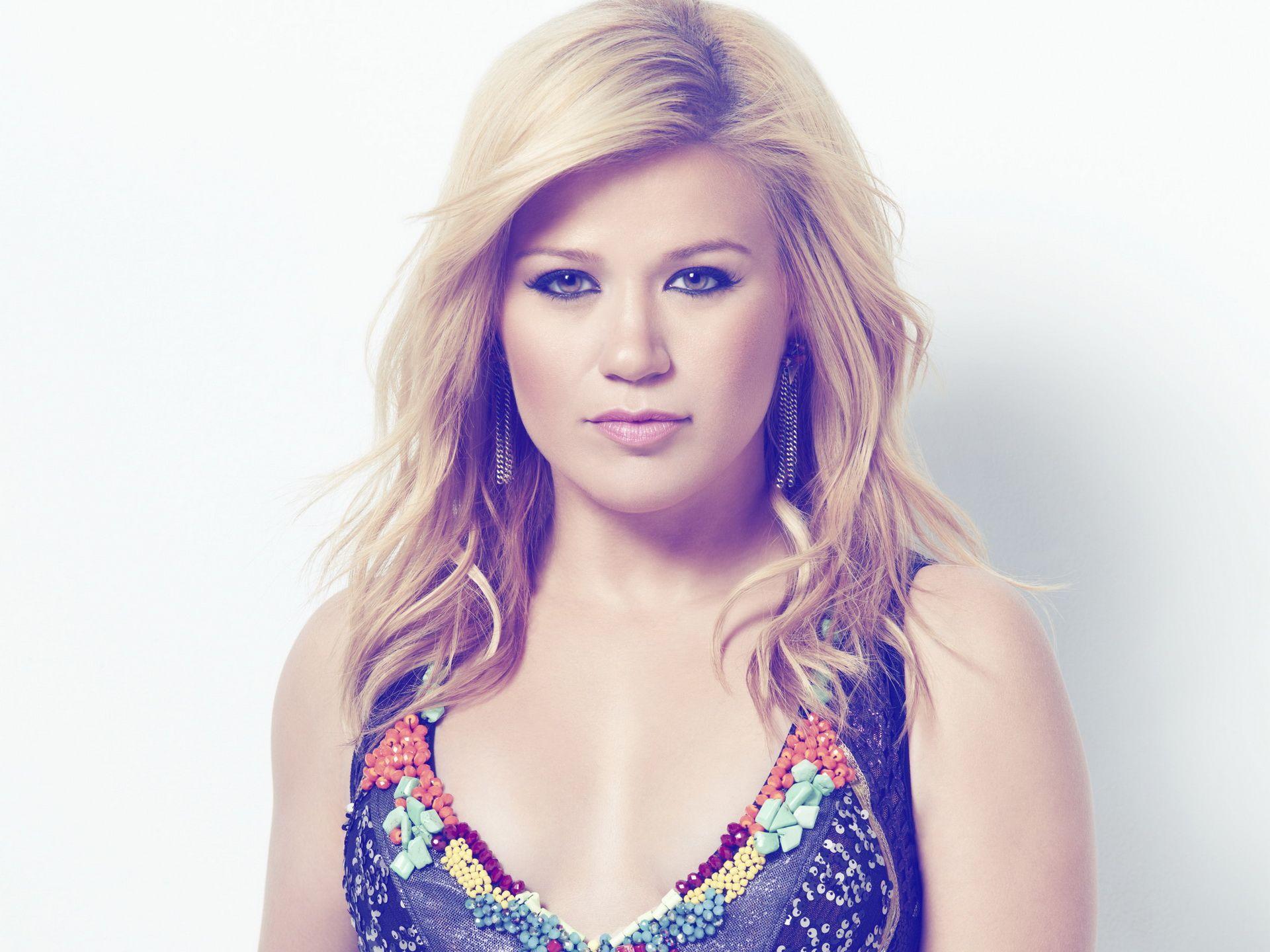 19 HD Kelly Clarkson Wallpapers.