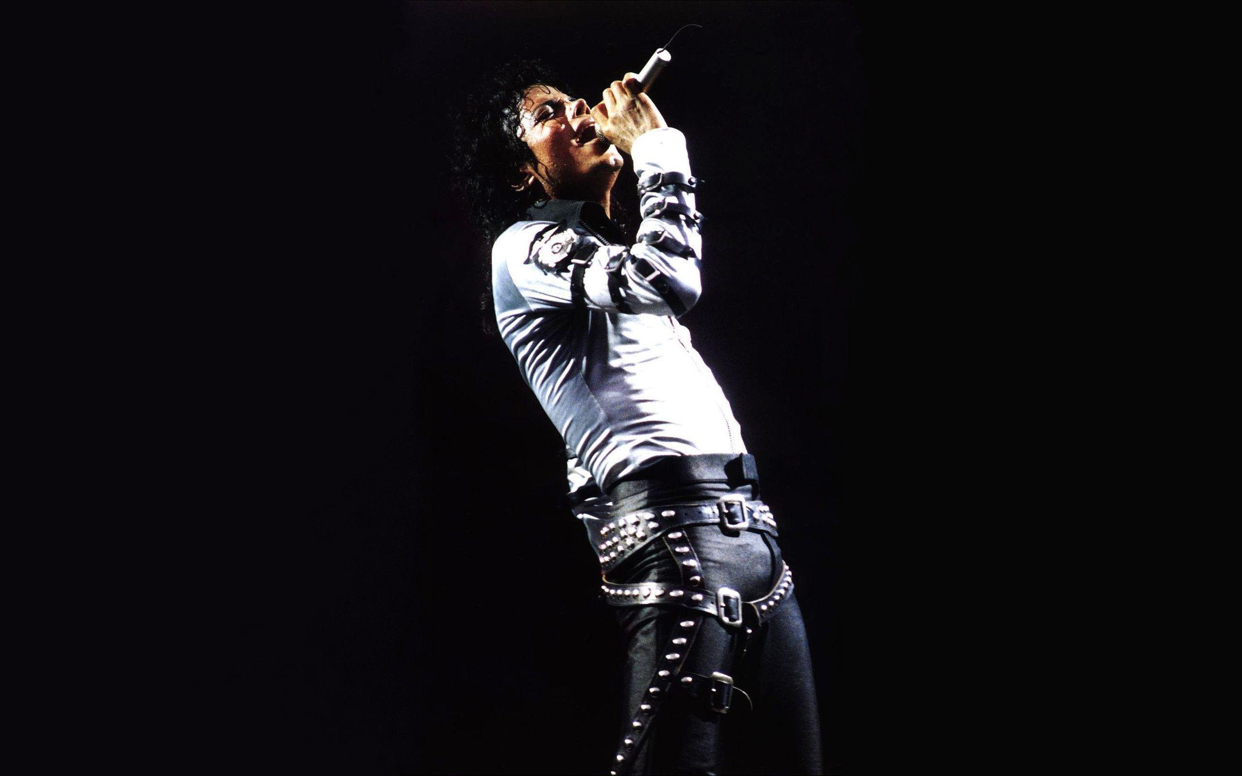 Michael Jackson Singing Widescreen Wallpaper. Wide Wallpaper.NET