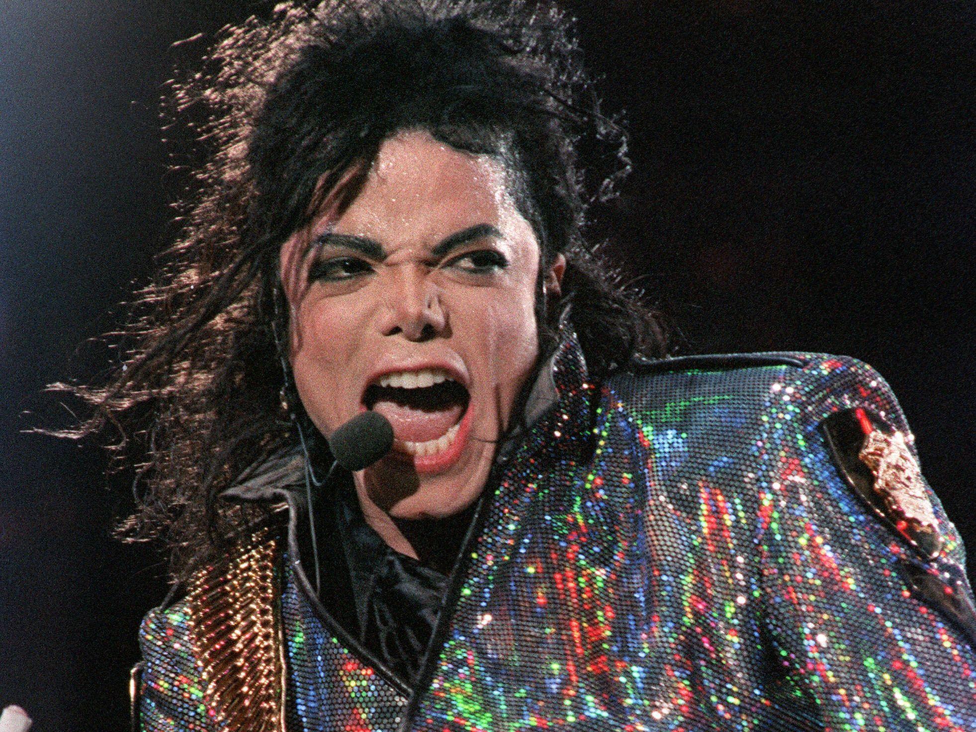 Head to Head: Michael Jackson vs. Prince King of Pop or