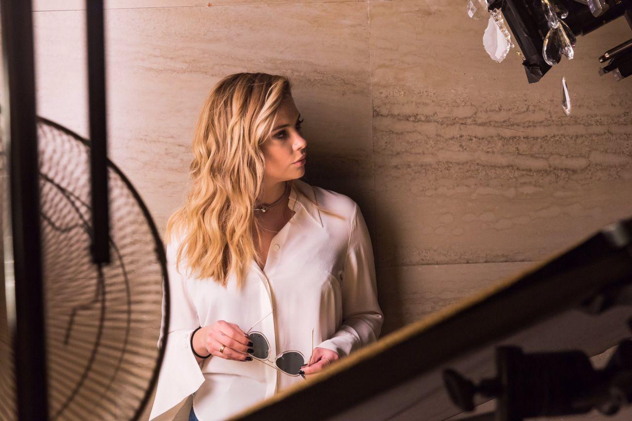 Ashley Benson wallpaper
