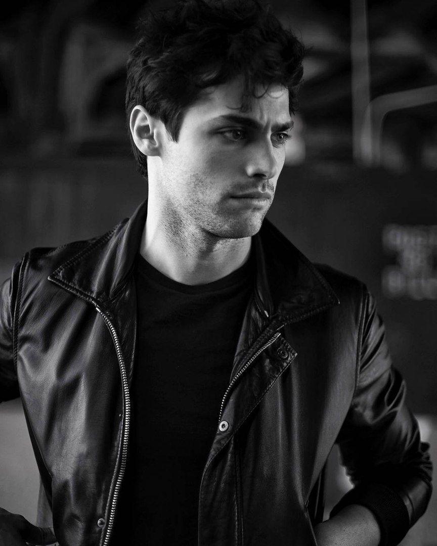 FC Matthew Daddario) Julian Winters is a Royal guard of the palace