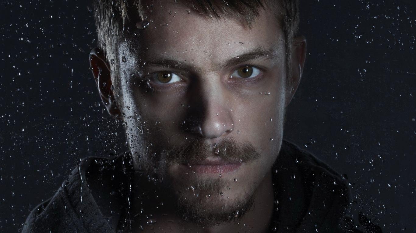 Download Wallpaper 1366x768 Joel kinnaman, Actor, Person, Man