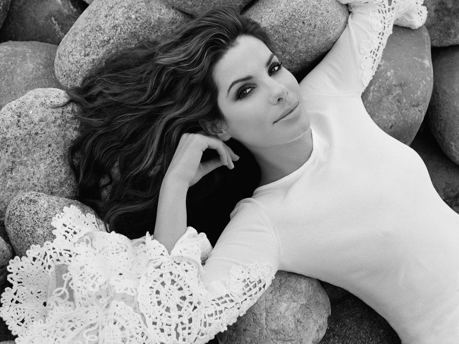 Stunning Sandra Bullock wallpaperx1200