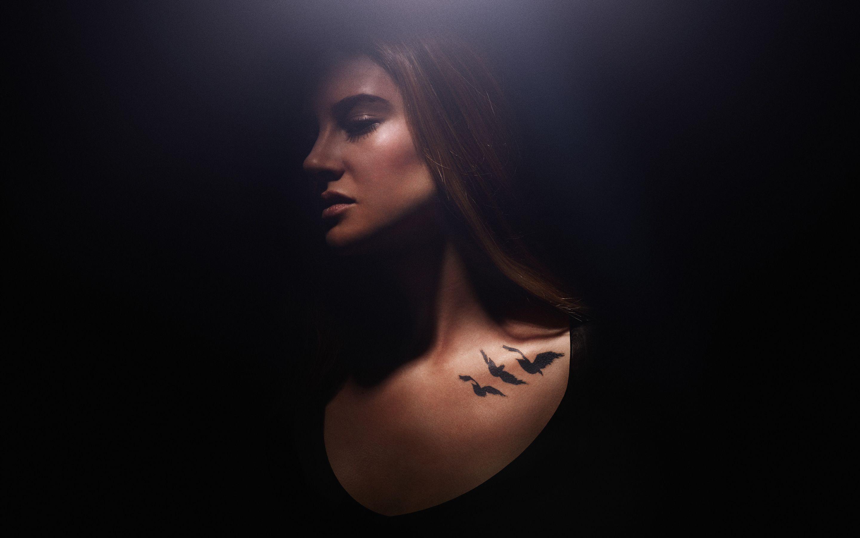 Shailene Woodley in Divergent Wallpaper