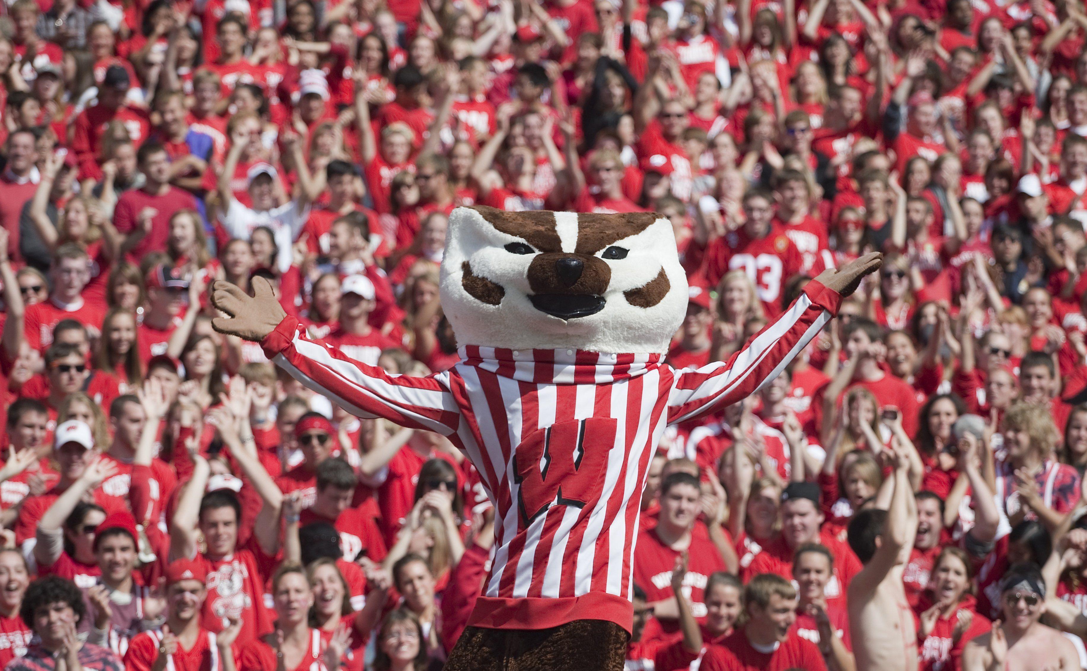 Discover more than 86 wisconsin badgers wallpaper best - in.coedo.com.vn