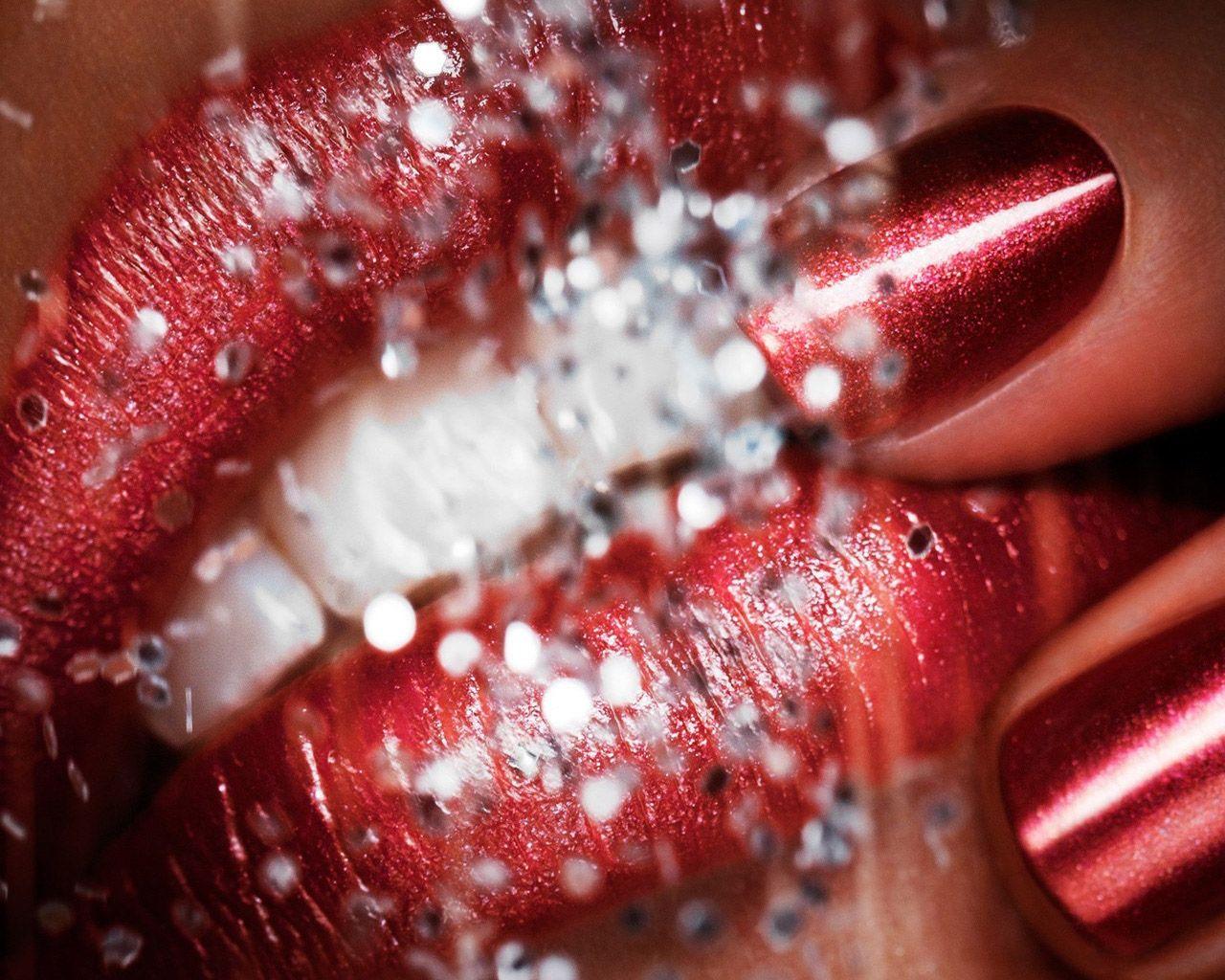 QQ Wallpaper: Lipstick Cosmetic Wallpaper