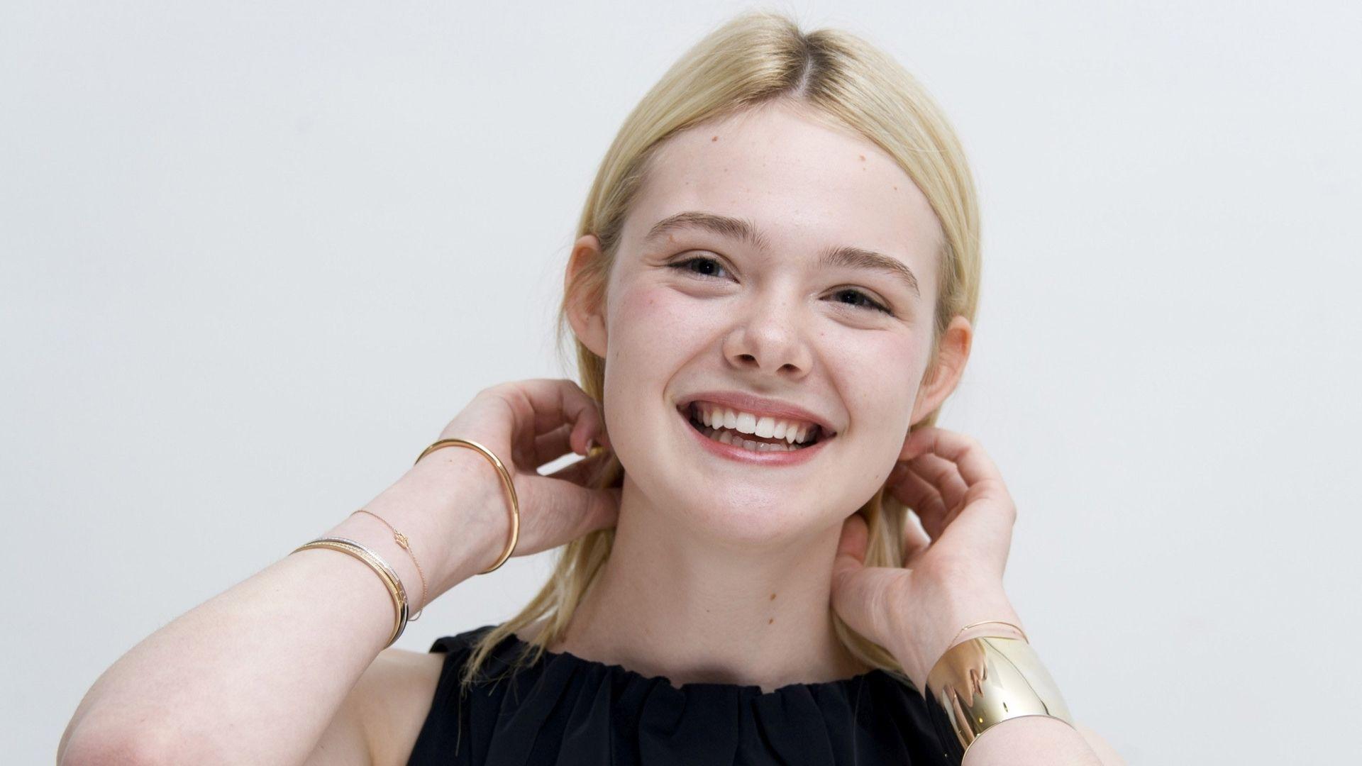 Elle Fanning Wallpaper Image Photo Picture Background